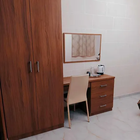 לינה וארוחת בוקר Gozo Traveller *