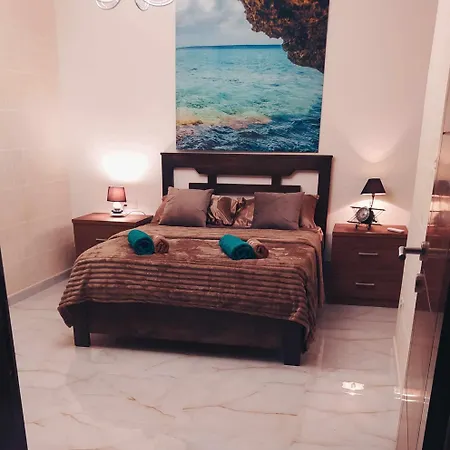 ベッド・アンド・ブレックファスト Gozo Traveller ナダ